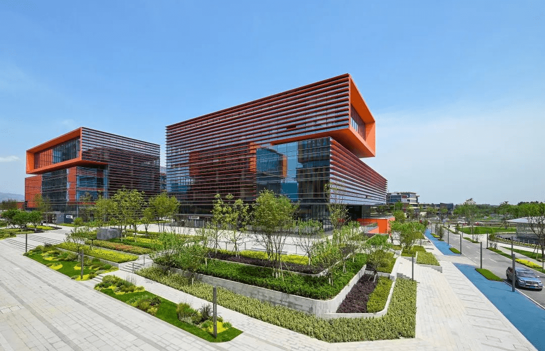 东新数媒产业学院